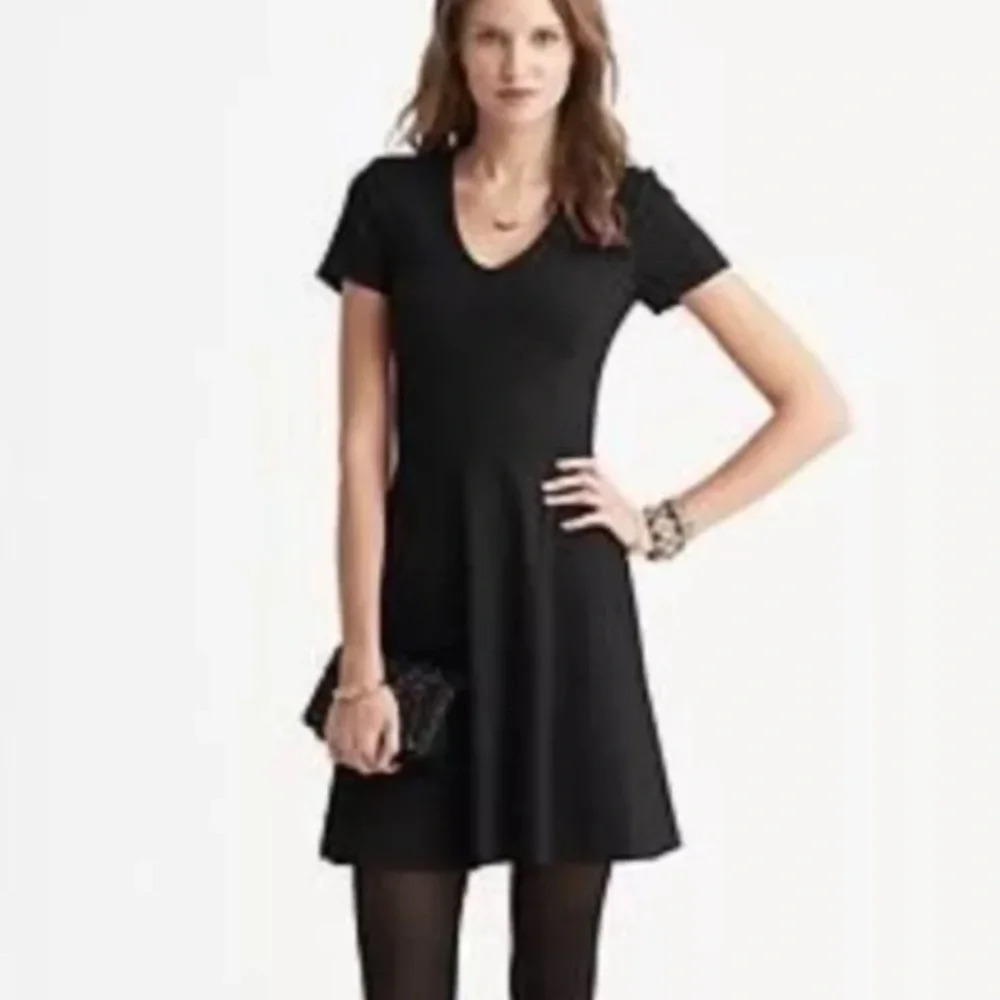 Banana Republic Black Ponte Pleated Fit and Flare Dress Womens Size 2P (1312) - Picture 2 of 7